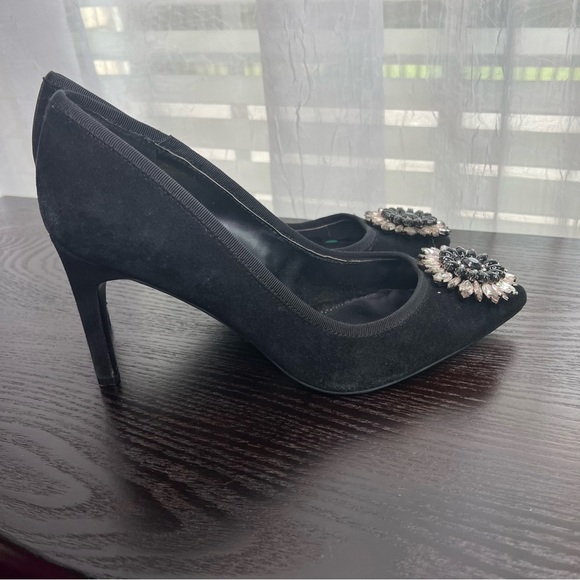 C Wonder, Black Suede Classic Pumps with Jewel Accent Size: 8 Med. #88 box - Picture 4 of 7